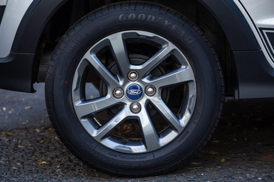 Колеса Ford Figo Freestyle 2020 года  (фото 34 из 40)